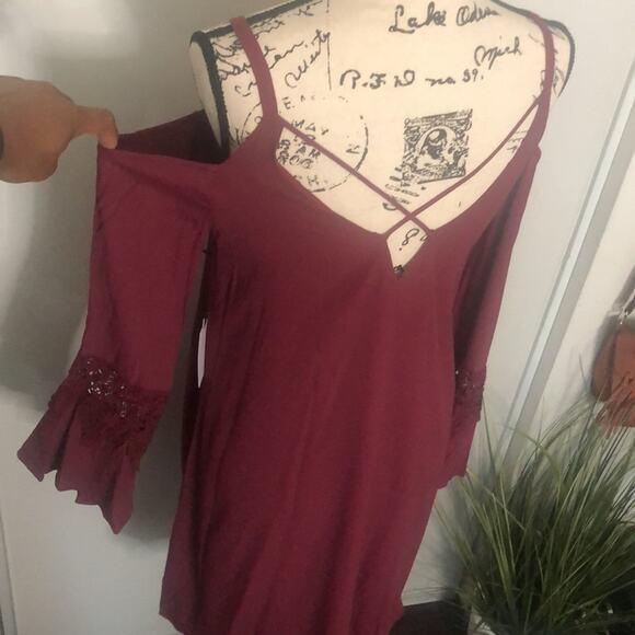 NWT! ASTR THE LABEL Cold Shoulder Shift Dress Size Small - Picture 8 of 12